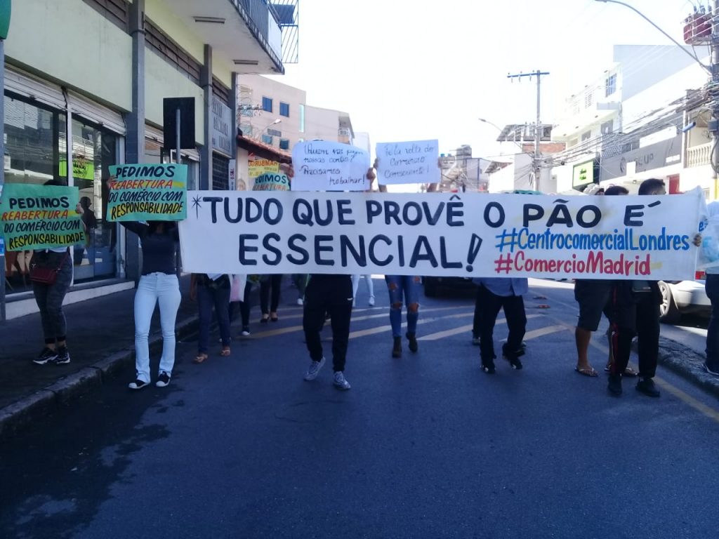 Comerciantes de Contagem protestam na Av. João César de Oliveira, pedindo a reabertura do comércio com segurança (imagens do dia 03/07/2020, enviadas por uma das organizadoras do ato ao Jornal Viva Voz)
